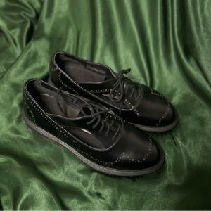 EUC sz 9 Dr. Martens Ruby Black
Polished Oxford